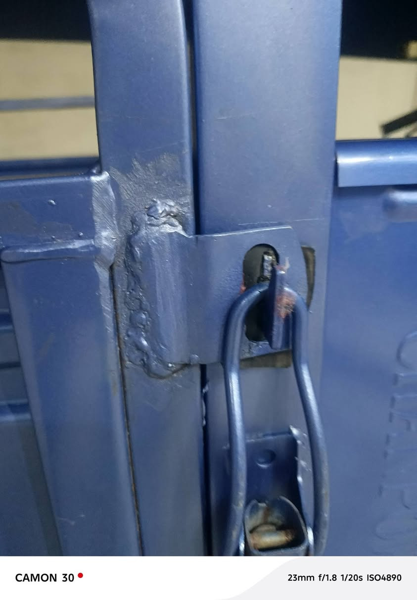 ستوته صقر مديل 22ولمكينه23 رقم وسنويه للبيع سعر مليونين و250 كهربائية شغاله مكان ديوانيه بالحمد رقمي ***********
