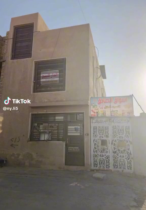 يا الله
السلام وعليكم 

عندي بيت للبيع مساحة 50 متر طابقين بناءً نضيف سنة 2022 

البيت طابو زراعي سند25 قرار محكمه 

بي استقبال و حولي و صحيات و غرفة نوم كبيره 

و فوك غرفة نوم كبيره وبيتونه و فوك سطح كبير 
و محل من من ضمن البيت 

موقع البيت منطقه الشعب خلف شارع الصحه 

السعر البيت 80 و بي مجال

اتصال على الهاتف 

***********

مكتب العقار 

سيف السراي و ابو نور
