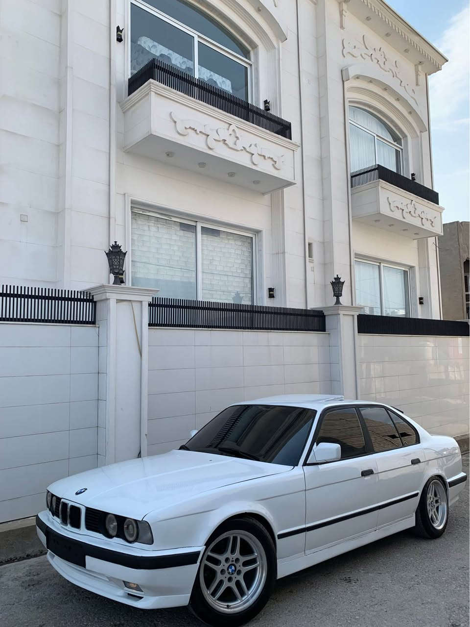 BMW 525

بيئم موديل ١٩٩٣ مةكينه ٥٢٥ سلايت توماتيك جام كارةباي لايت القه گيرو مةكينه كارةباي بةشةرت كامل سةيارةكة بيشو بشتي كراوته M  ويلي M سةيارةكة ئارم بلاستيكة برانةوة وةركةزان ليدوار شةرت سعري ٣٥ بو تيل *********** أربيل, العراق
