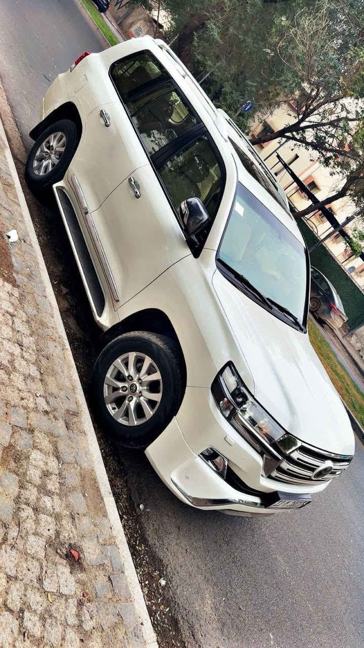 السلام عليكم
من رخصة الادمن 
لاندكروزر GXR 2017 للبيع 
✅ لون ابيض صدفي 
✅ محرك 4.0 ستة سلندر
✅ كشنات جلد + 2 كهربائي 
✅ الداخل لون بيجي
✅ تحكمات ستيرن 
✅ فتحة سقف 
✅ فور ويل 4x4 
✅ حساسات امامي + خلفي 
✅ مري شفط 
✅ تشغيل عن بعد 
✅ ثلاجة 
✅في السقف DVD
✅ كامرة خلفية 
✅ بصمة عدد 2 
✅ تبريد 3 قطع 
✅ مكينة + كير كفالة
✅ ماشية 153000 KM 
📍موقع السيارة / ديالى - بعقوبة
✅ يوجد بارد في الجنطة + صبغ جداً بسيط
      ويوجد pdr ايضاً بسيط
السعر $475 وبيها مجال بسيط 
للاستفسار : التواصل على ⬇️
📞الهاتف : ***********
☎️ واتس : ***********
