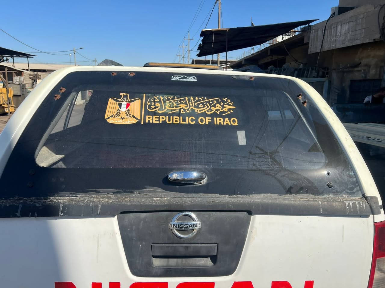 قمارة على صندوك نيسان نيفارا
ثقيلة جدا ابلادية تجي وتكهد 
اصلية مو تجاريه 
نظافتها مثل الصور 
بصرة ابو الخصيب 
***********
7 اوراق وبيها مجال
