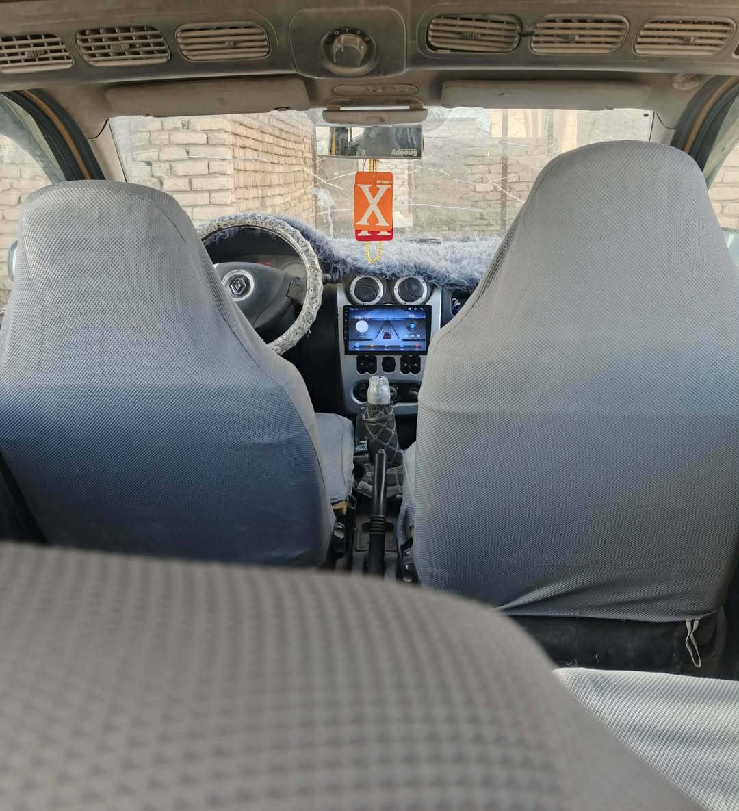 كير جديد صارله اقل الشهر شديته ومشط جديد تركي وحداديه جديده قايش جديد مع الضواغط كلشي بيها جديد ماعدا المكينه بيها تنقيص بديها مكفول من الصبغ  والتبديل رقم مثنى جاهزه باسمي سعرها 50 وبيه مجال *********** اتصل وتدلل
