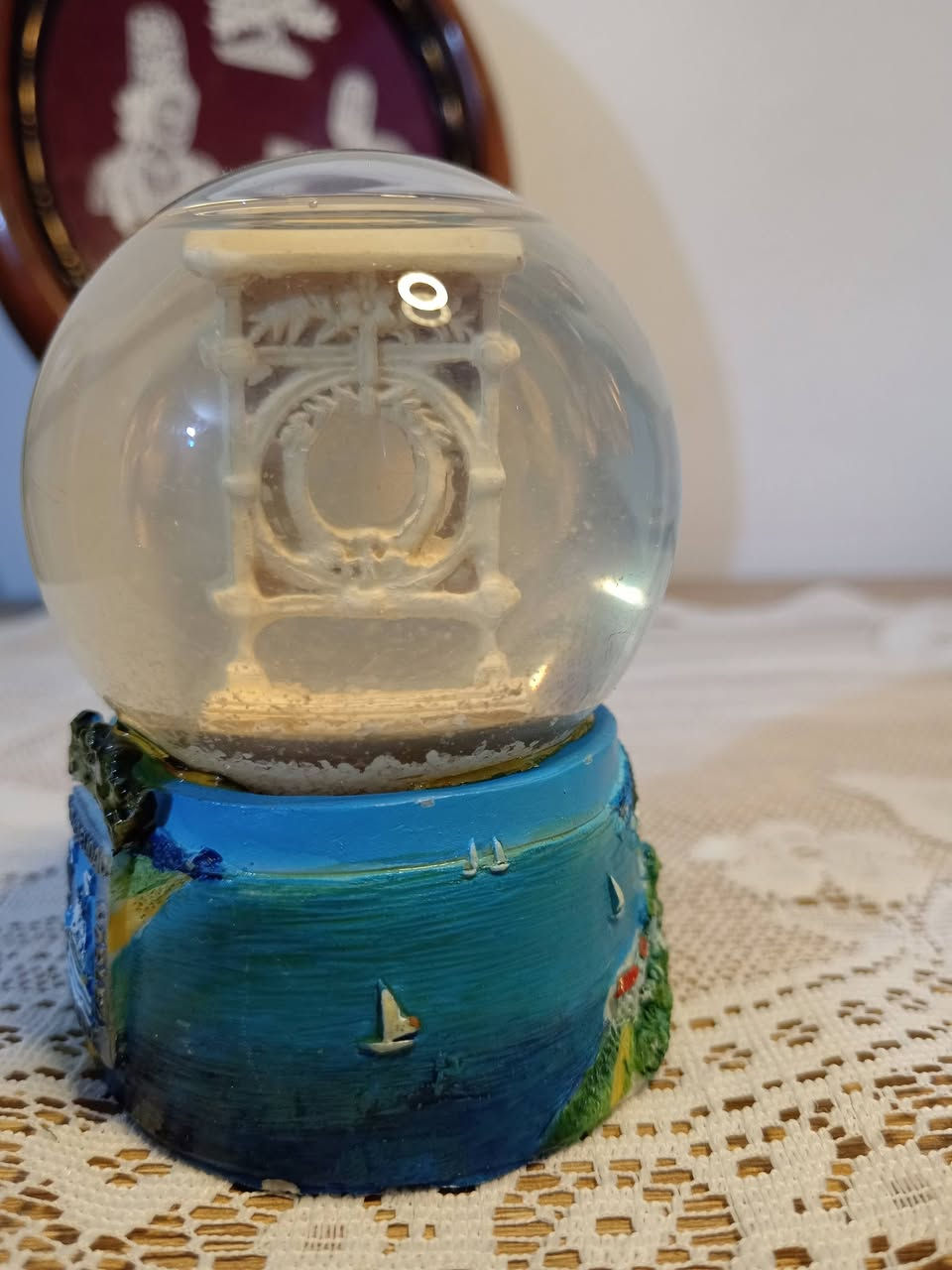 بلوره جميله جدآ
داخلها مجسم مااعرف عجينه رزن
السعر ٣٠٠٠ فقط


**إذا كنت صاحب هذا الإعلان وتريد حذفه لأي سبب، رجاءا أرسل رسالة إلى الدعم الفني**