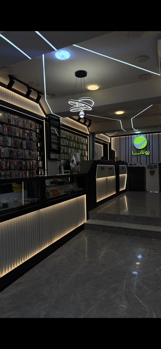 ديكور محل موبايلات للبيع
جماخانات 2 
7 ميز مع ميز صيانه مع 4 ميز عرض بضاعه
بوردات تعليق كفرات 
***********
***********
