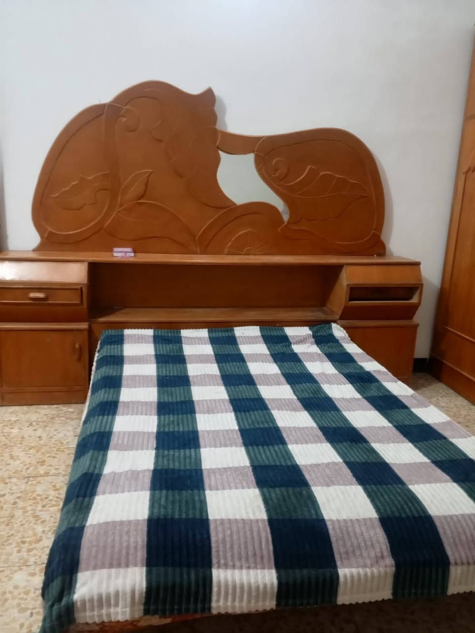 مكلفه بلنشر غرفه للبيع ب450 وبيه مجال مكانه محاويل للاتصال ع الرقم ***********
