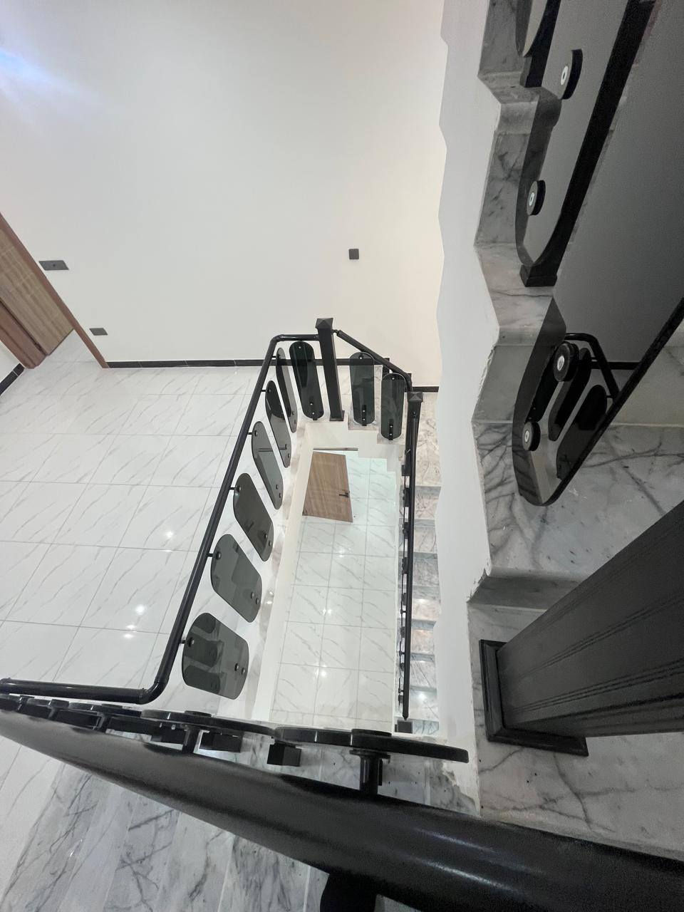 عملنا في بغداد فقط تسليم مفتاح كرسته وعمل ترميم إضافة بناء تسليم هيكل عظم بدون باب وشباك سعر المتر المربع للهيكل كرسته وعمل ١٨٠ الف يتضمن الفقرات التاليه
دفن وتعديل الأرض بمادة السبيس مع مستوى وزن الشارع
مع الحدل بحادله كبيرة
رش مبيدات كلوردين قاتل الحشرات
تسقيط وتخطيط الخارطه على الارض مع فرش نايلون زراعي نوعيه جيده
عمل المجاري حسب مخطط الخارطه نوعية امل الشريف المصري
تسليح الرفت يكون حسب مخطط الخارطه مع حصيرتين تسليح
صب الرفت بمواد درجه اولى اسمنت مقاوم رمل اخيضر حصو مكسر او صب بم  كونكريت جاهز حسب طلب الزبون
يكون ارتفاع الرفت ٤٠ سم
صب بتلو ٢٠ سم حسب المخطط
بناء بالطابوق الجمهوري بارتفاع ٣،٣٠ للطابق الأرضي
عمل حداده ونجاره صب السقف نوعية الشيش عراقي اف اف أو سوبر أو ماس رباط ٣٠ سم على كل البيت مع السقف
بناء الطابق الثاني بارتفاع ٣،١٠ نفس مواصفات الطابق الأرضي مع مردات ماء ٢٠ سم
بناء البيتونه مع صب السقف حسب مساحة الخارطه مع الستاره بارتفاع ١،٧٠ سم
يشمل الهيكل المجارى كاملة مع مرازيب السطوح والبلكونات
مع تأسيس أنابيب السبالت مع تأسيس جكشنات سبور لايت السقوف
علما عملنا بغداد نقد فقط
للتواصل ***********
