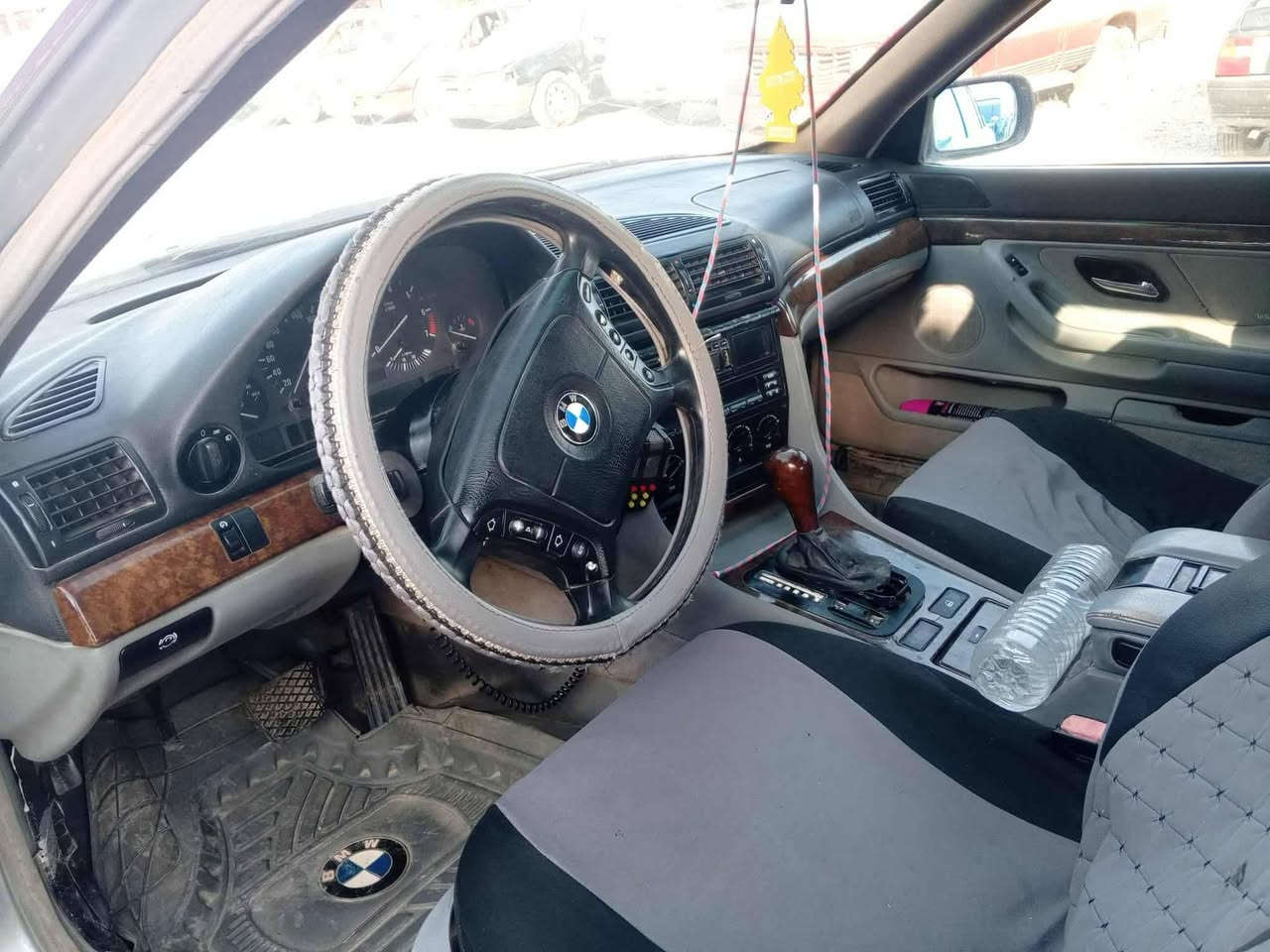 السلام عليكم BMW 740 اوتوماتيك للبيع سيارة جاهزة من كلشي الشرعي يبيعك سنوية جديده كوبون بانزين كير مكينه والصدر والتواير كلها نضيفه مكينه 8 تحكمات ستيرن جامات كهرب فول السيارة مكانها برطله سعرها 53 بي مجال
***********واتساب
