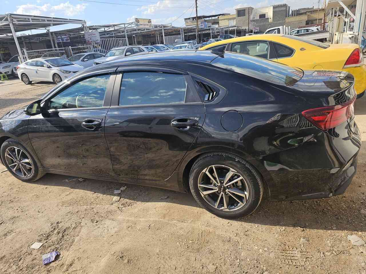 السلام عليكم للبيع فورتي ٢٠٢٣ بدون قطره صبغ حادث بس بارد كلش بسيط حافه البنيد وحافه الجاملغ مكفوله كفاله عامه ماشيه ٣٣ ميل بعده بحاله ازيرو صور الحادث بالمنشور وين متريد افحص مكاني بغداد الدوره هور رجب السعر ١٥٠ بي مجال بسيط رقم الهاتف ***********
