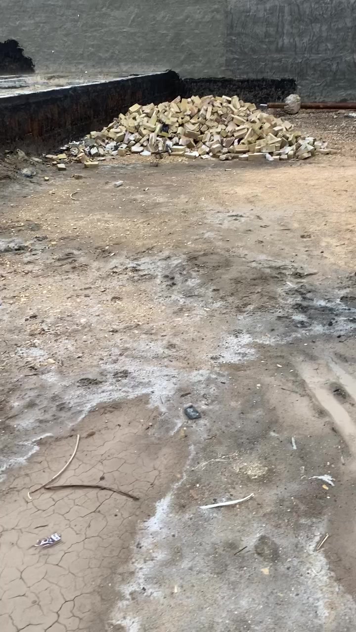 السلام عليكم يوجد لدينا قطعه طابو  زراعي سند25 المساحة 140 متر تبعد عن شارع 100.
70 متر  وجها 12 في 12مكان  مميز جدا  الاستفسار مراجعه مكتب سما الهادي للعقارات الاتصال على ***********
