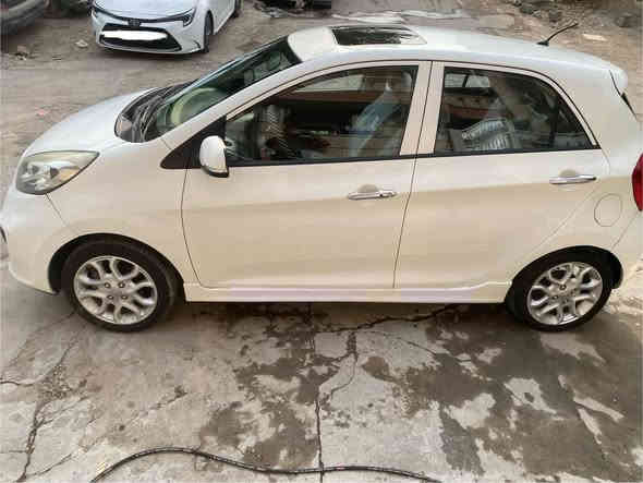 كيا بيكانتو 2015 خليجي ابيض جي تي لاين أعلى فئه في البيكانتو السياره استلام الشركه الدوليه للسيارات ماشيه 48 الف كير والمحرك والصدر والتبريد والكهربائيات كفاله عامه على وضع الشركه  
والسونار مذكور كلش بي ويا الصور
المواصفات
المحرك 4 سلندر الحجم الكبير
فتحه سقف
بصمة أبواب وتشغيل
إشارة ترحيب
لد امامي و خلفي
ويل كب
غرفه ملونه 4 الوان
إشارة بالمري بالاضافه المري شفط
يدات نيكل اصلي
السعر (99) ورقة  العنوان بغداد للاتصال *********** بغداد
