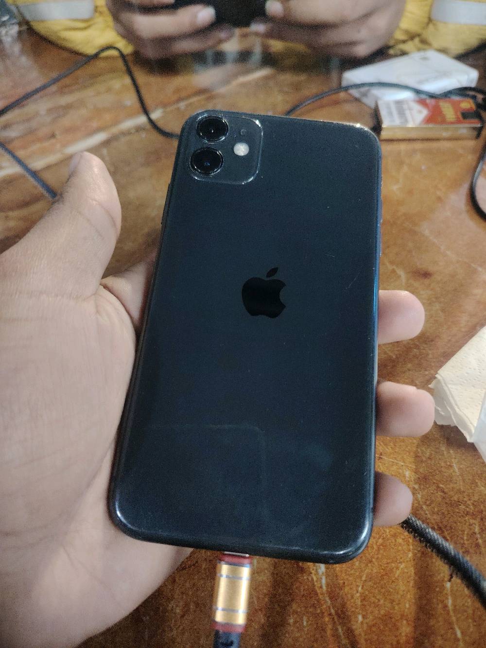 آيفون 11 للبيع، الجهاز في حالة جيدة ويعمل بنظام iOS 26.0. السعة التخزينية 64GB. البطارية في حالة جيدة بنسبة 83%. يتوفر بشحن محسّن للمحافظة على عمر البطارية. الجهاز نظيف ومتوفر للاستخدام الفوري.