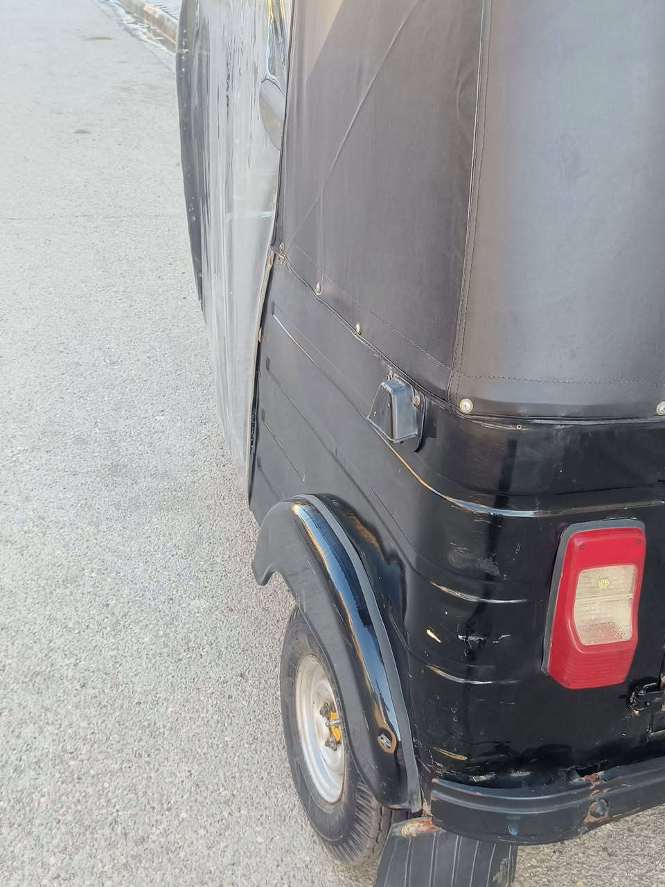 سعرها 6800 بيها مجال السلام عليكم اخوان تكتك موديل 2020 شهر 9 اوراق
تكتك نضيفه وحلوه بدون معجون بدون صبغ محرك مبدل زنجيل وتكتك ناقصها كلجات فقط حاليا مكاني كوت مركز مدينه ***********
