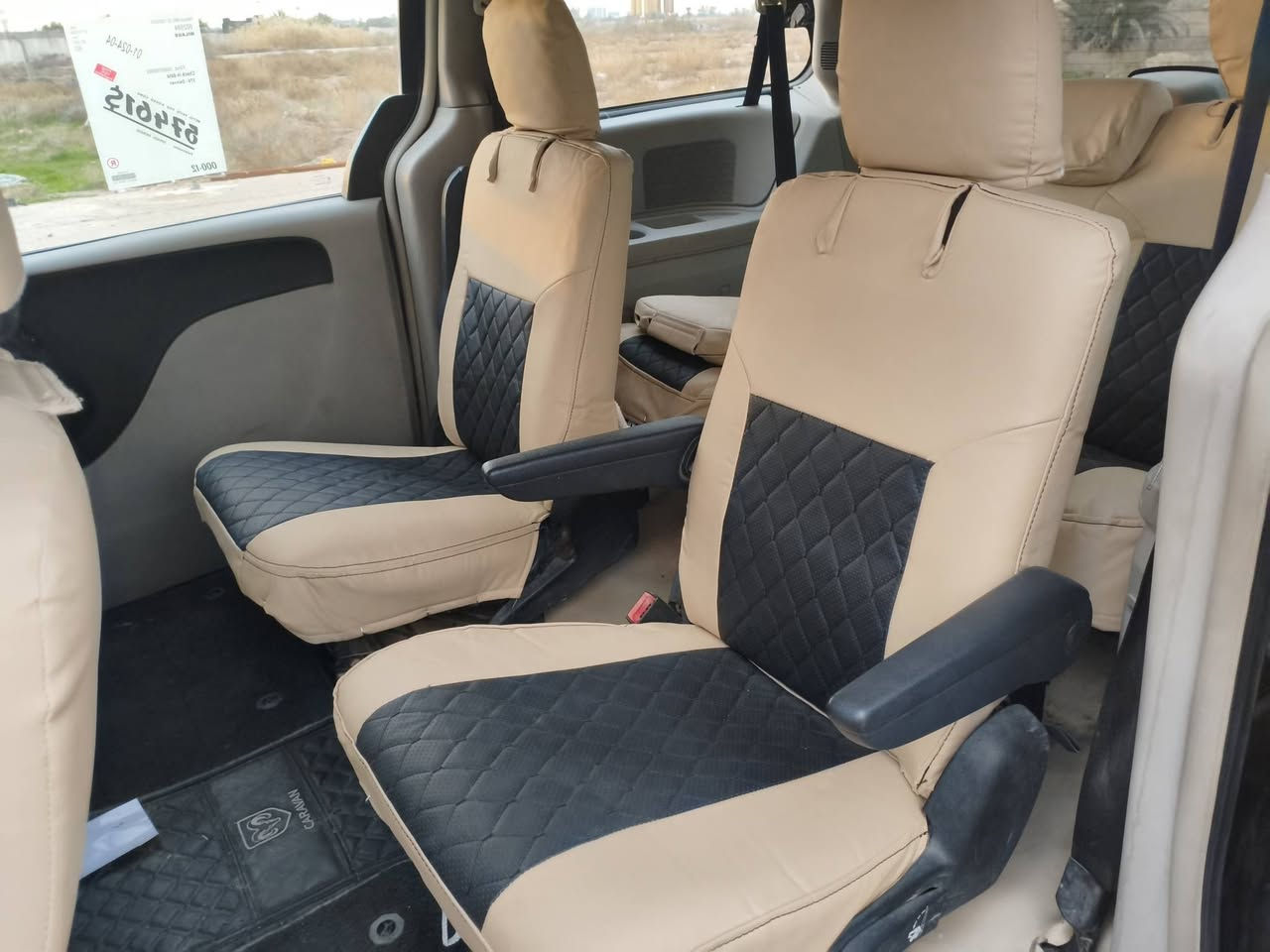 السلام عليكم ورمضان كريم عليكم والله يتقبل الطاعات 
من رخصة الادمنية المحترمين 
للبيع كلايسلر تاون كانتري ٢٠١١ 
محرك ٣٦٠٠ 
بيبان وجنطة وجام وكشن السائق كهرباء 
باتري جديد 
تايرات جدد 
رقم بغداد انكليزي وهزه جديده 
بيها قطع صبغ بدون حادث والسونار مرفق مع الصور 
مكان بغداد 
السعر قفل ١١٥$ 
للاستفسار الاتصال او واتساب *********** /*********** 
واسف للاطاله
