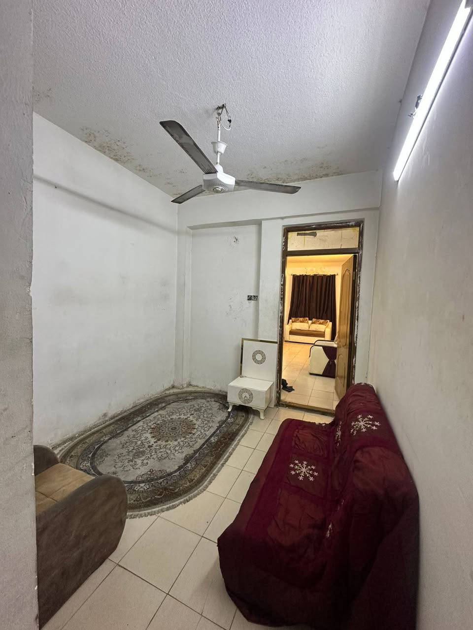 خاص للطلاب والموظفين ....!
شقة مؤثثه " في الكرادة تحتاج مؤجرين
الموقع: كرادة خارج شارع 62 موقع مميز كلشي متوفر وقريب على كل الجامعات (للطلاب)
تفاصيل الشقة: (غرفة خاصة لشخص واحد ) + (غرفة سكن مشترك يحتاج 4 اشخاص )كدامك بالصور + صحيات نظيفة ومطبخ جاهز

التواصل: *********** 
***********
الاجور (مناسبة للكل بدون دلاليه)
