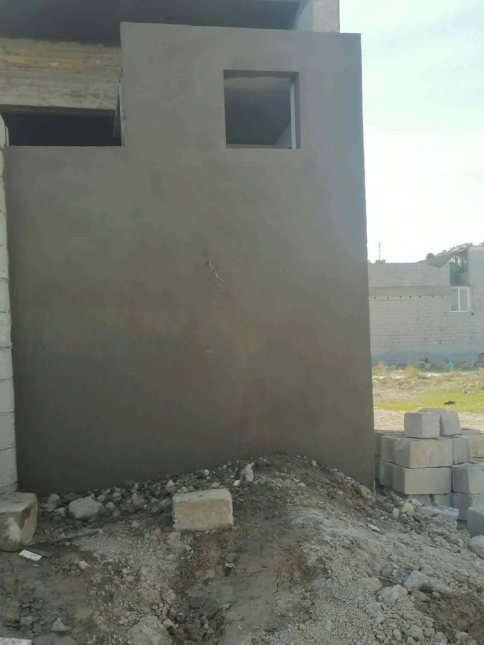 السلام عليكم
لباخ متفرغ حالياً
لبخ ناعم تقطيع ترايش كوبلنات
واجهيات فلين 
رقمي ***********
