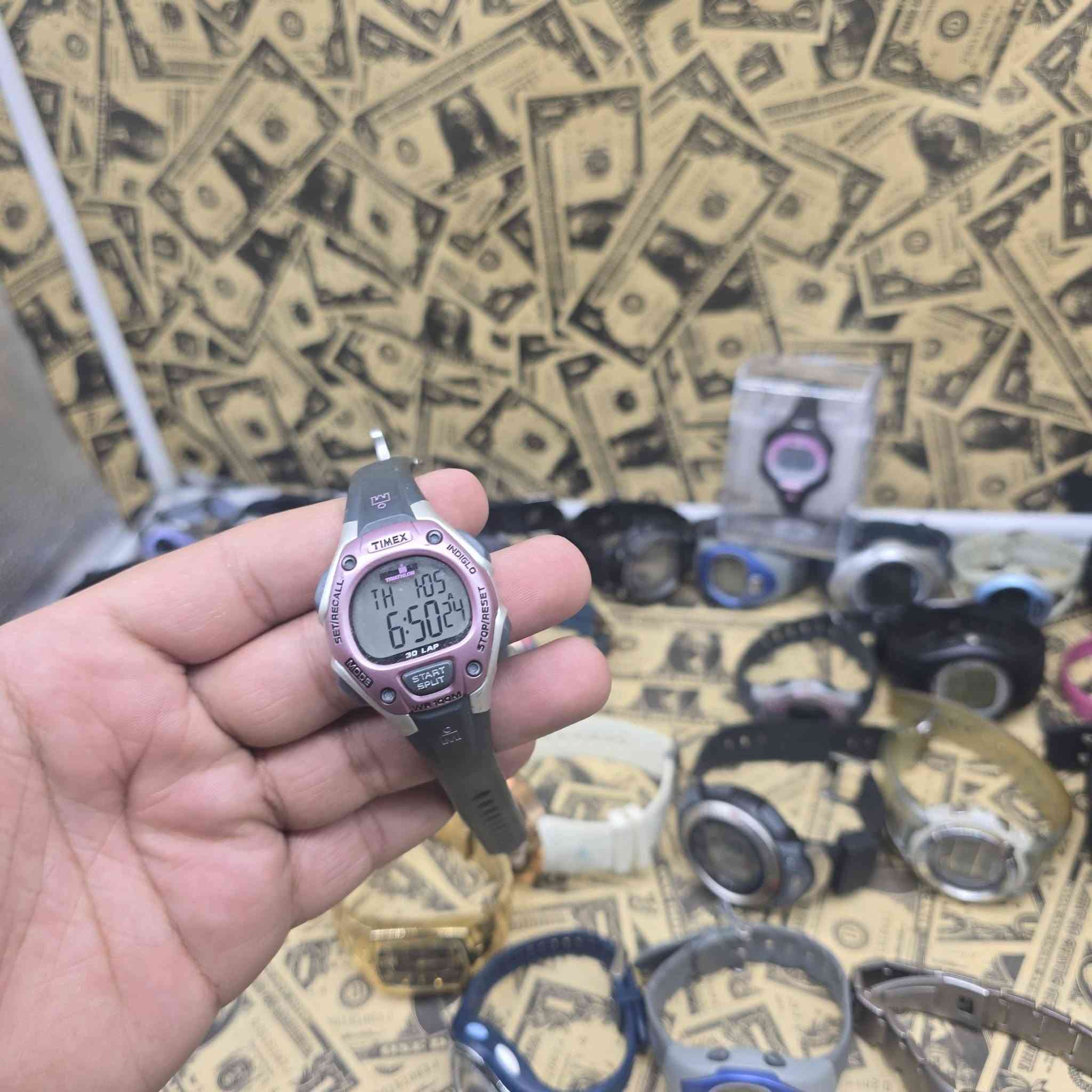 واتساب *********** ساعات داني
