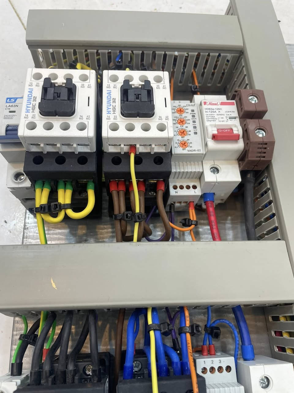 كهربائي بيوت داخل الناصرية ***********
