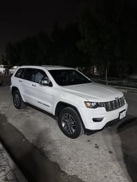 جيب ليمتد امريكي 2017 حادثها جاملغ وبنيد وبيها بارد باب السائق   رقم ب...