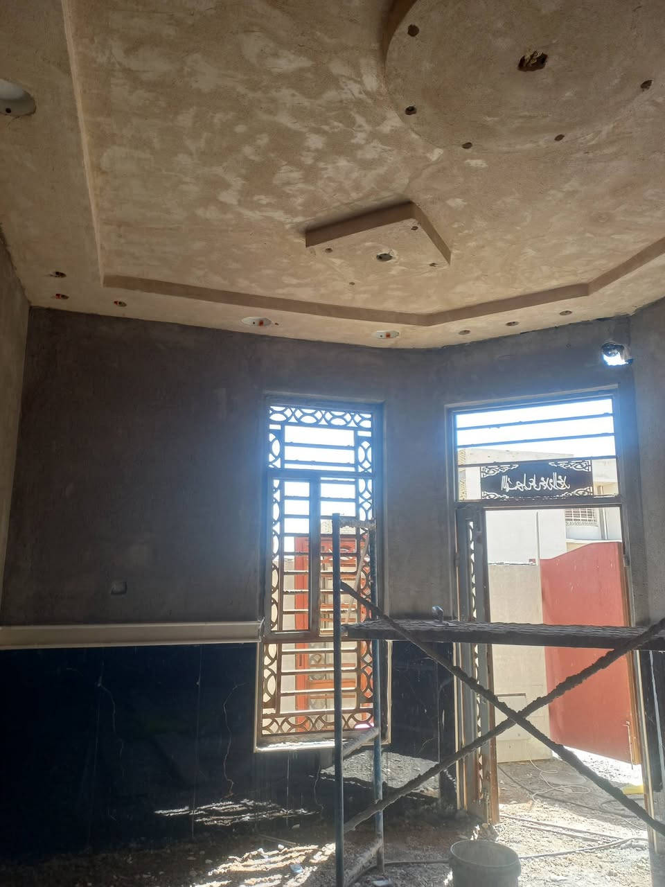 دار للبيع ١٠٠ متر زراعي سند ٢٥ يحتوي على أستقبال وغرفة و مطبخ مع صحيات خارجية وداخلية أما طابق الثاني هيكل غرفتين مع مطبخ وصحيات مكان حي القصور خلف محطة بانزين ميسان قرب مولد السعر ٧٠ وبي مجال قليل


**إذا كنت صاحب هذا الإعلان وتريد حذفه لأي سبب، رجاءا أرسل رسالة إلى الدعم الفني**