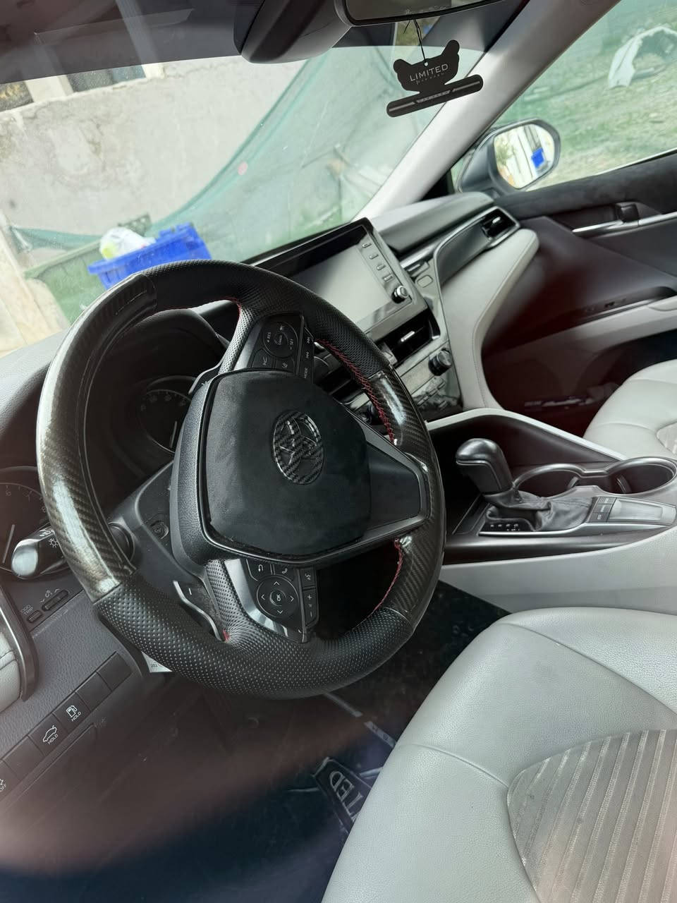 تويوتا كامرى موديل ٢٠٢٣ داخل كريمى رادار حساس كوشن كهربائي مواسفات Se رقم سنوى جديد رقم دهوك عام سبخ سعر ١٤٣ مجال ***********
