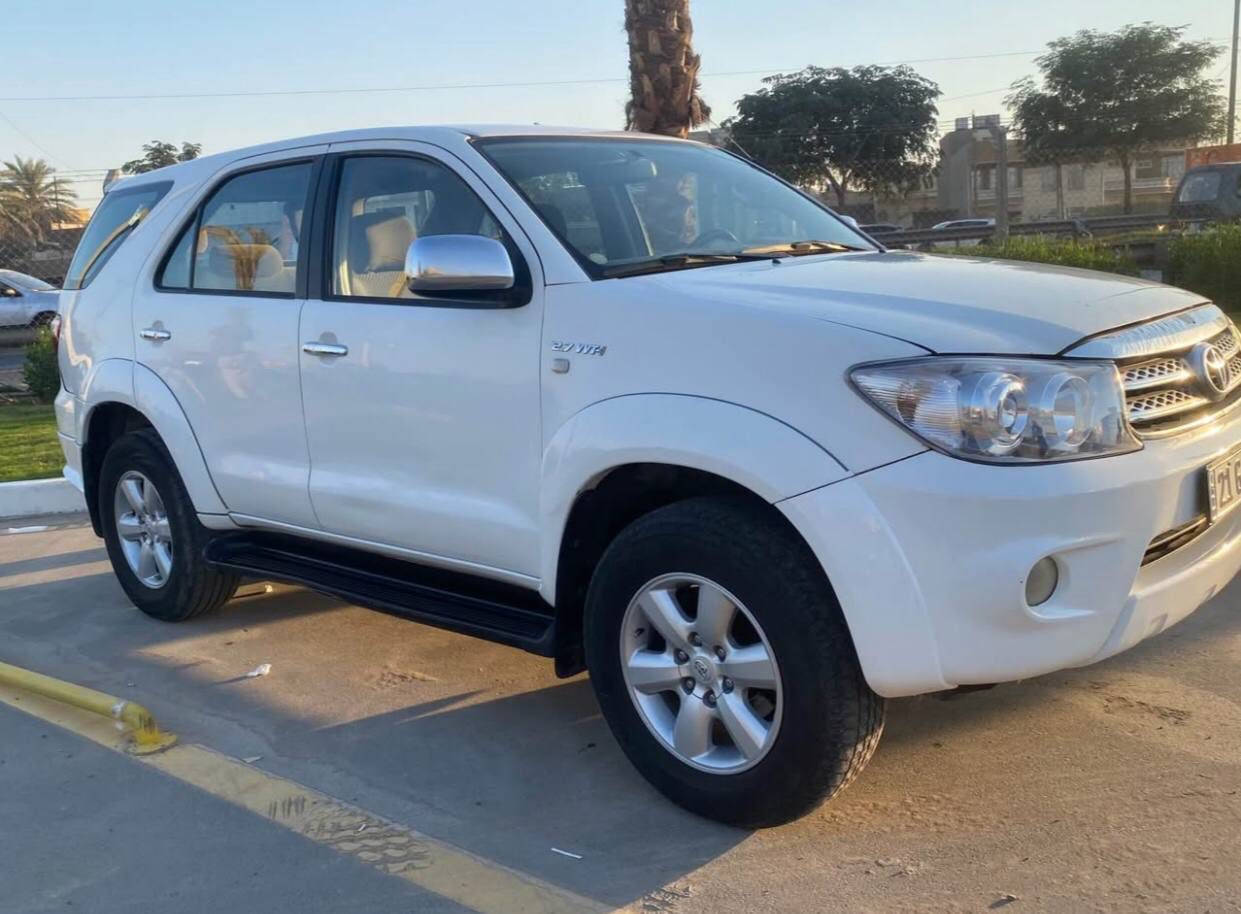 السلام عليكم 
فورجنر للبيع 
محرك 4 سلندر 
2700
لو گير 
مكفول من الحادث والصبغ 
2011
***********
