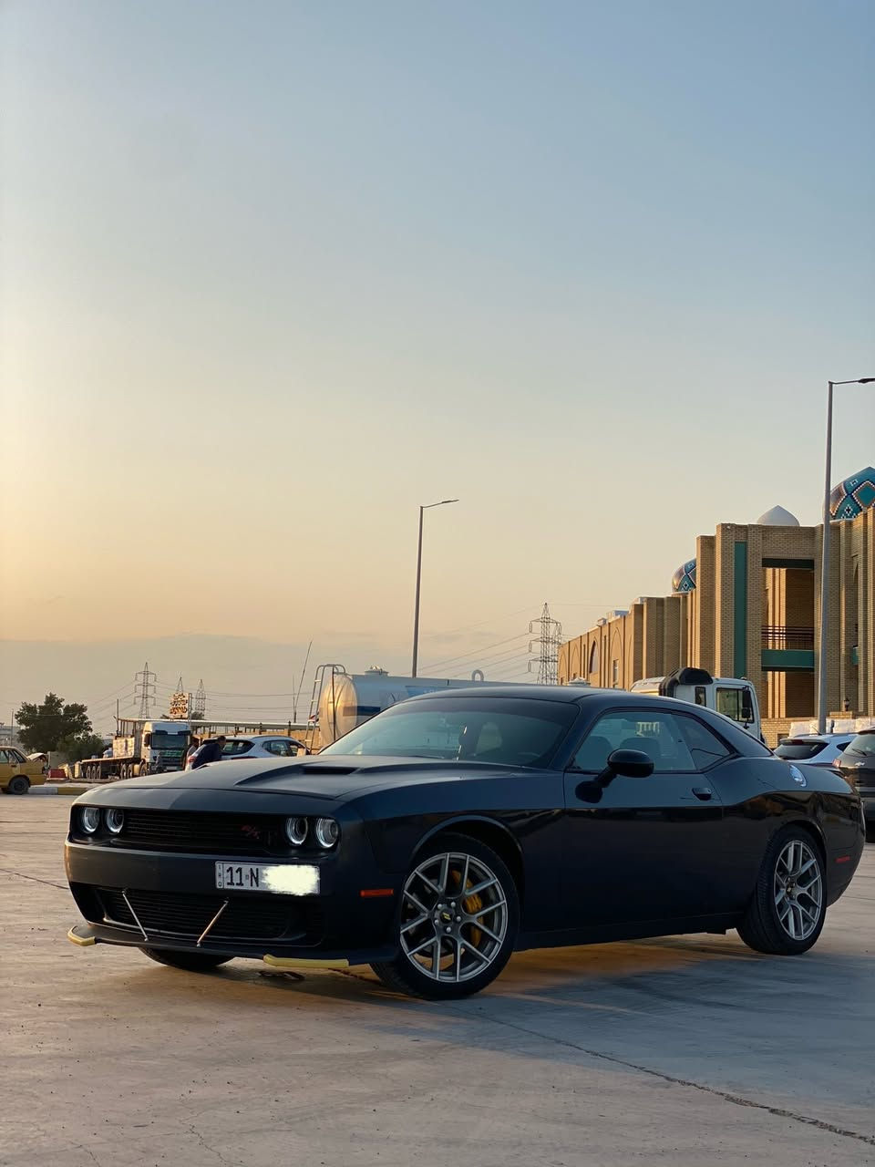 السلام عليكم
بيع مستعجل ماكو هيچ نظافة بهيچ سعر 
چالنجر 2017 SXT Performance Edition 
نسخة اداء خاصة تختلف عن باقي النسخ 
ابرز هاي المواصفات اكسل 3.08 بلادي 
السيارة عليها ويل دايتونا اصلي وتخم تاير جديد 
سستم انارة محيطية داخلية 
لايتات امامية جديدة 
گير محرك اكسل گاردن كلهن مكفولات
السيارة ماشية 95 ميل قابل للزيادة 
السيارة عليها برمجة كاملة استخدام يومي وبرمجة ثانية اداء عالي 
حدادية وتبريد 100/100 
هايدروليك الگير بدلته بالموعد 
الاكسل جديد 
ثيم SRT للشاشة والعدادات 
شاشة مبدلة كاربلاي مال موديل 20 سعرها 4 ورقات 
 وراديترات ومراوح بلادية مال الشركة يعني انسة الحماوة
سيارة جاهزة على اخر حبة وماناقصها برغي واحد 
جميلة وناصبة وبالعافية على الياخذها 
سنوية 2030 بإسمي تحويل مباشر 
الحادث دعامية امامية واصبع من البنيد ومصلح نفسه بدون فتح 
وبيها قطع كلير من أمريكا طبقة خفيفة جداً گوة بينت بالسونر بدون فتح أو تصليح
لغد شاصي دواخل كفالة من الشخط 
السيارة مصلحة داخل امريكا وداخلة للعراق كلين تايتل تعمل وتسير 
وبيها 3 رصعات بالقمارة مال تحميل ممبينات 
سعر السيارة 139 ورقة وبيها مجال بسيط
مكان السيارة بالكوت 
واتساب واتصال 
***********
