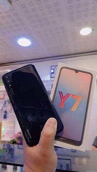 هواوي Y7 • ذاكرة ١٢٨ • ملحقات كاملة