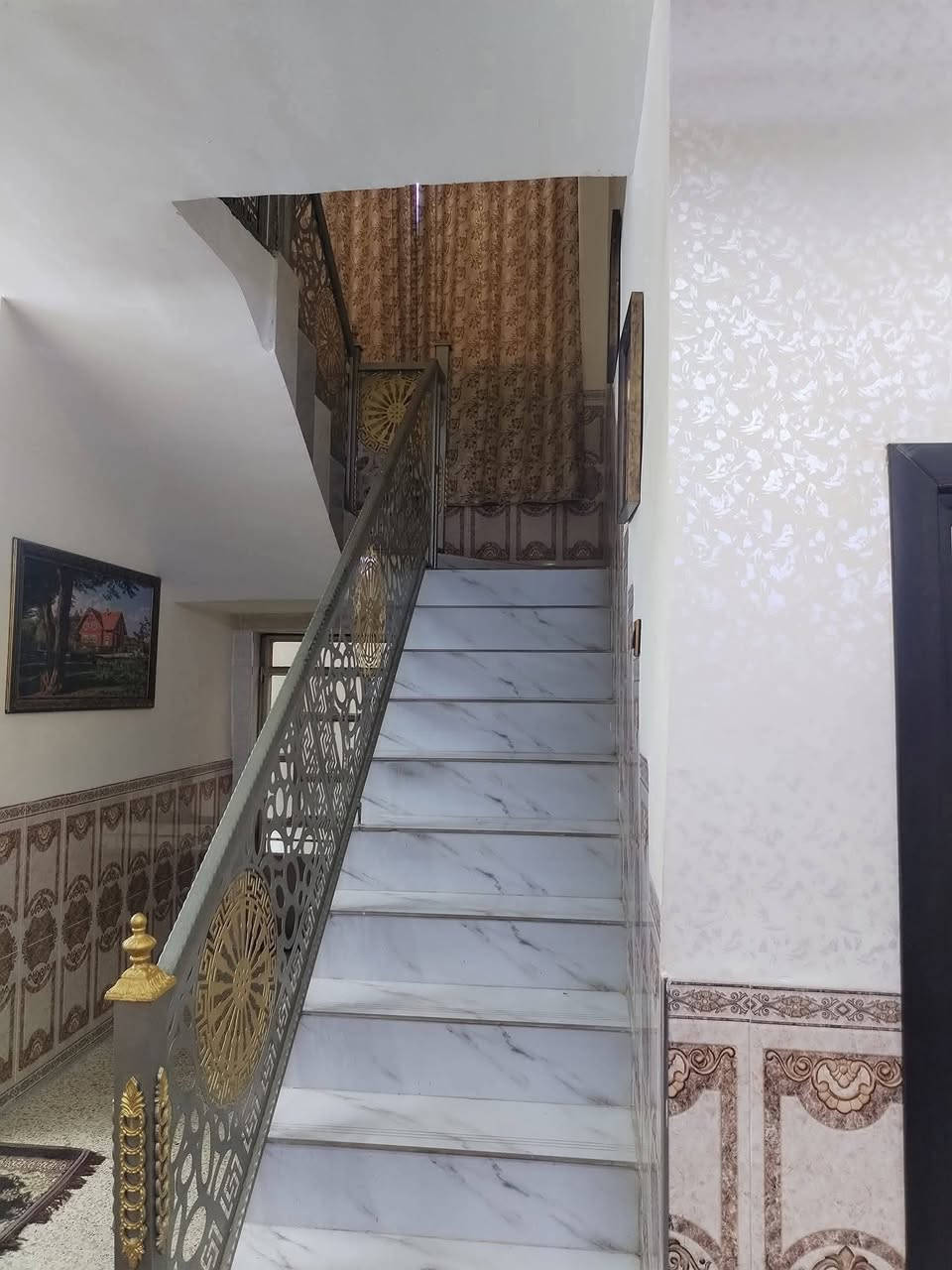 [[بسم الله الرحمن الرحيم]]
🏡     🏘      🏚 

#يوجد_بيت_للبيع

#ملاحظة: البيت مسحوب عن طريقة مصرف العقاري تدفع مقدمة 110 مليون نقدآ والباقي 90 مليون تدفع على شكل اقساط للمصرف العقاري كل شهر 437 الف المبلغ الكلي 200 مليون 

#العنوان  الفلوجة 
#المنطقة حي الشهداء// قرب جامع المرسلين 

✅المساحة : 250م
⬆️ الوجة : 12.50م
🏞️النزال : 20م
 
غرف 5
استقبال 
صالة
مناور 
مطبخ
صحيات 
الارضية سيراميك 
السقوف جبسن بورد 

                       #بناء 🧱 : طابوك 
      
     #شارع 🏞️⬆️⬆️ : 8 م كامل الخدمات من تبليط مدارس اسواق 

  #السعر_محدد_من_قبل_البائع 
    
        
        ⚖️⚖️   نوع الملك : طابو صرف تحويل مباشر  🏙 

__________________________________

للأستفسار⛔🖲️ : مراجعة 
🥇#مكتب_الرافدين_للعقار 🥇
العنوان شارع المنجزات تقاطع جامع التقوئ مجاور محطة المتميز المركزية لغسيل السيارات 🚗🚖
__________________________________

#ملاحظة//📋📑 اذا لديك عقار تريد تعرضة للبيع او تريد تشتري عقار قم بمراسلة الصفحة او اتصال على لارقام الموجودة+ واتساب
            
         #للأتصال_او_واتساب 📞  ***********
         #للأتصال_كورك.   📞.      ‏‪***********‬‏

#بيع_وشراء_الدور_السكنية_والزراعية_العقارات_في_مدينة_الفلوجة #مكتب_الرافدين_للعقار_بيع_وشراء_العقارات_بسعر_مناسب
#عقارات_الانبار_الفلوجة
