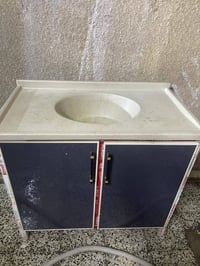 سنك قطعة واحدة كلش نظيف ومستعمل قليل للتواصل علة هاذة الرقم 0777575466...