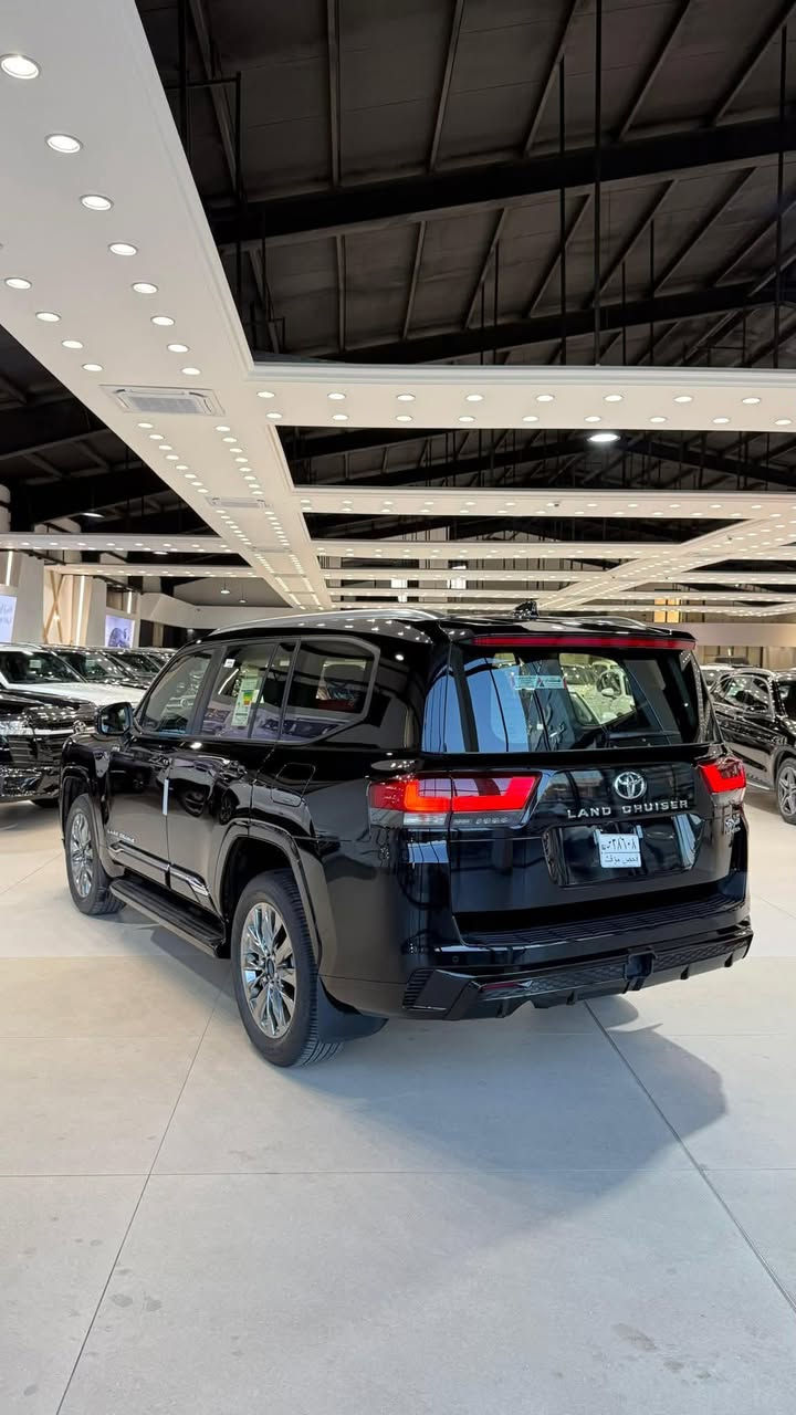 ✨ Toyota Land Cruiser GXR Black Edition 2025
فخامة اللاندكروزر بإصدار أسود يخطف الأنظار 😎🔥

🔹 موديل 2025 – Black Edition
🔹 محرك 6 سلندر (V6) سعة 4.0 لتر
🔹 قوة 271 حصان
🔹 عزم 385 نيوتن متر

⚫️ لون أسود مميز بالكامل (Black Edition)
⚫️ نظام دفع رباعي (4x4) جاهز لكل الطرق
⚫️ كير أوتوماتيك 6 سرعات

📌 بريم (استيراد) – بدون ضمان

📞***********
