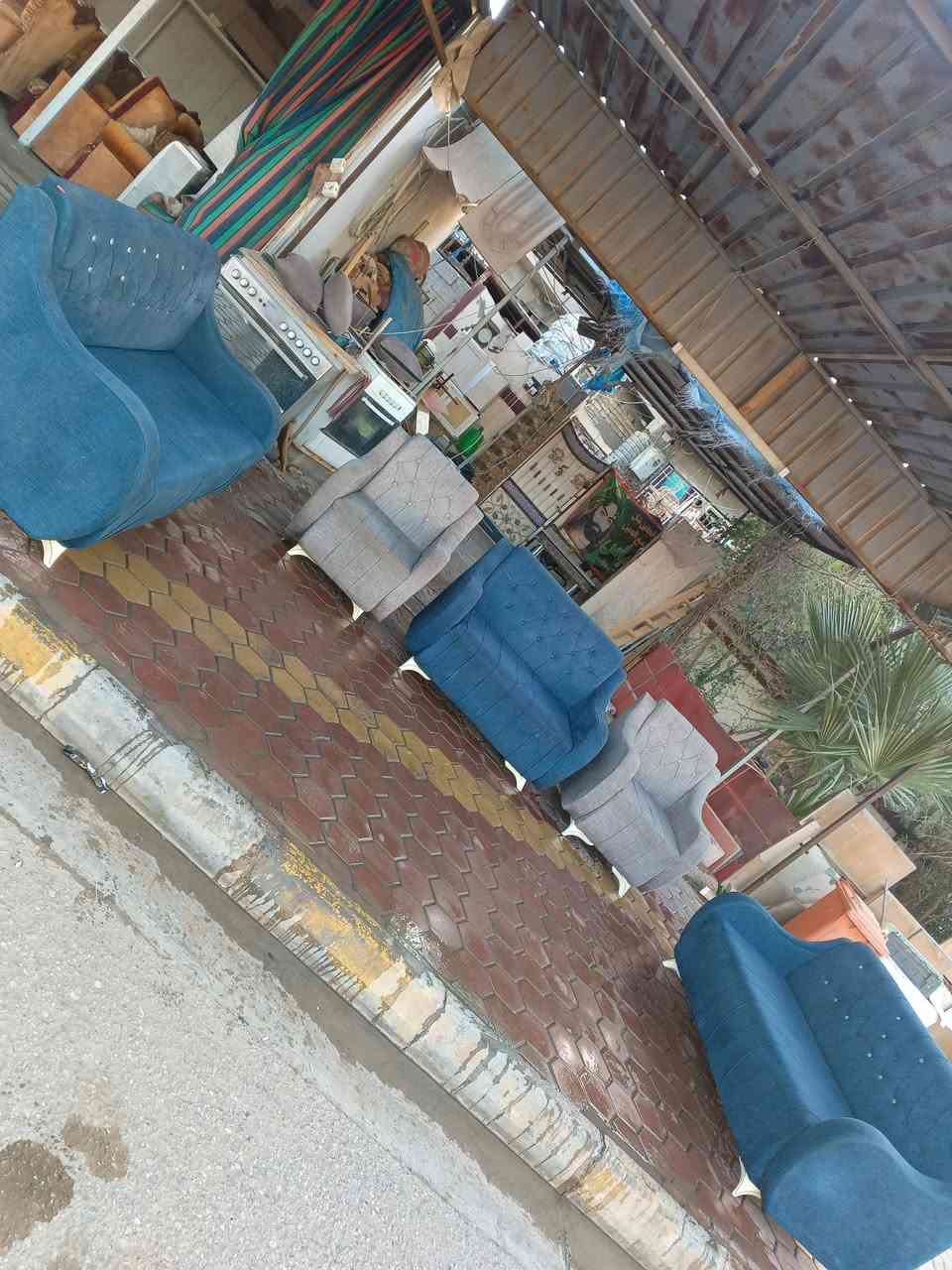 تخم عشر مقاعد مستعمل نضيف السعر 300 ألف العنوان العزيزيه منطقة باب الحاره للمراسلة *********** يوجد واتساب وماسنجر وتوصيل بل الاجره
