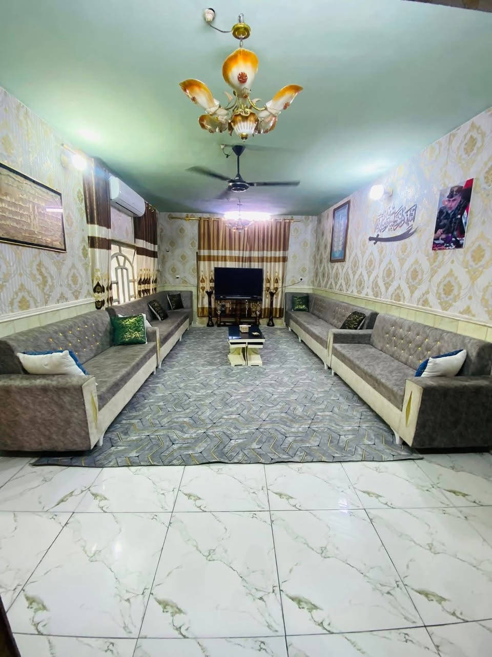 السلام عليكم
دار للبيع🏠 

المساحة3️⃣0️⃣0️⃣ 

الواجهة 1️⃣5️⃣

النزال 2️⃣0️⃣

الموقع📍 بغداد /حي النصر /شارع انشائية حمزة المياحي  الفرع العاشر1️⃣0️⃣ 

جنس الأرض /طابو صرف سند بأسمي ✅

يحتوي البيت على 5️⃣غرف نوم ✅

+على استقبال وصالة ومطبخ ✅

وصحيات داخلية وخارجية ✅

وكذلك صحيات في الطابق الثاني ✅ 

و4 غرف نوم في الطابق الثاني ✅

البيت مرتفع عن الشارع ✅

ويحتوي على خطوط ماء عدد2 ✅ 

وكذلك على سبالت على عدد الغرف 

والمطبخ ايضاً ✅

يباع البيت مع الأثاث او بدونه 

للاستفسار  الاتصال على الرقم

‏***********
