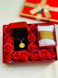 هدية عيد الام • توصيل لجميع المحافظات • مراسلة الصفحة