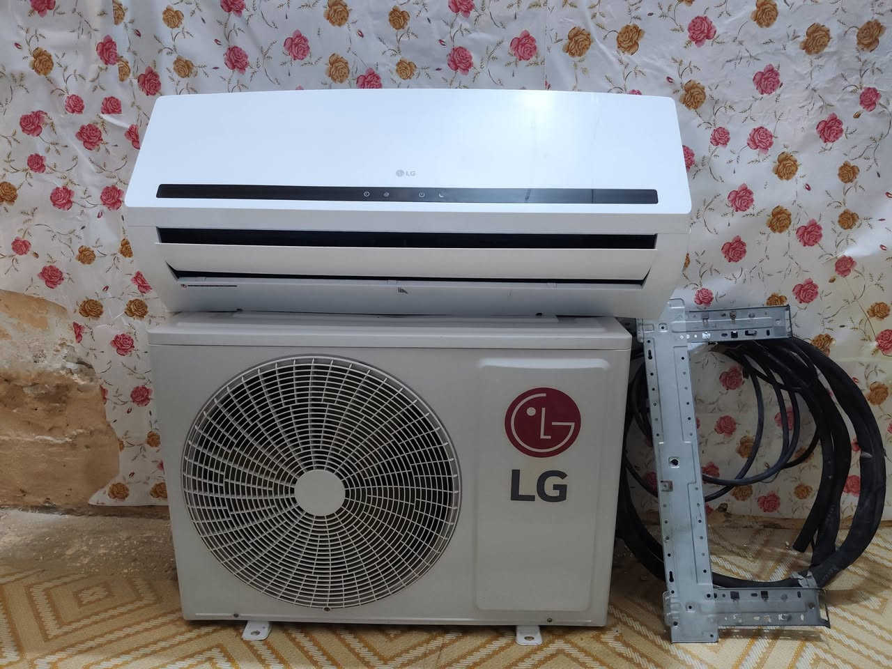 س
سبلت LG الأصلي 
طن ونص  اخو الجديد وهذا الموديل اخوان الي يأخذه ما خسران وجهاز بلادي شرط الفحص ***********
