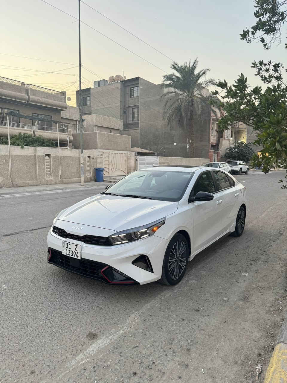 السلام عليكم 
كيا فورتي جي تي لاين 2023 
موصفات. بصمه و تشغيل عن بعد و شاشه جبيره و فتحه و رادار امامي و جانبي و سايد بريك بصمه و مثبت سرعه و قياده ذاتيه 
حادثها موضح بالصور مبدله بيبان ثنين نفس لون و صبغ نص قماره. ماشيه 28،000ميل  
مرقم بغداد.    السعر (158$) وبيها مجال. 
مكان السياره بغداد شارع فلسطين 
***********
