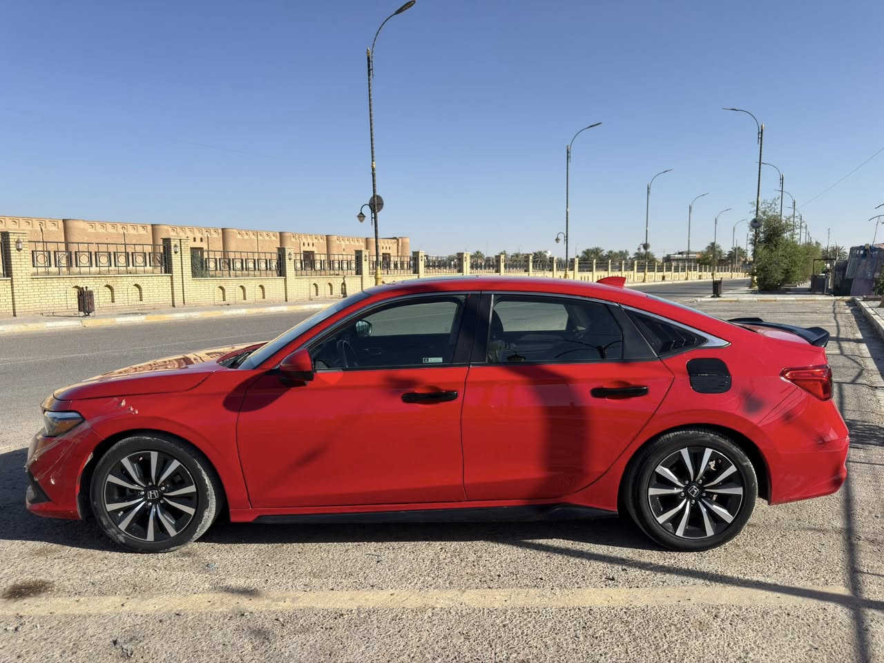 للبيع هوندا سيفيك EX 2023 تيربو
• وارد كندا
• فئة EX الأصلية (1.5 Turbo)
• محرك 180 حصان
• قير CVT أوتوماتيك
• ممشى 46 ألف كم
• لون أحمر
• داخلية أسود قماش
• تدفئه مقاعد 
• فتحة سقف كهربائية
• بصمة وتشغيل بدون مفتاح
• تشغيل عن بعد
• شاشة + Apple CarPlay و Android Auto
• كاميرا خلفية
• رادار ومثبت سرعة ذكي
• نظام المحافظة على المسار
• قيادة شبه ذاتيه 
• فرملة طوارئ أوتوماتيكية
• إضاءة LED
• جنوط 17 إنج
• قياس الإطارات 215/50R17

السيارة وارد كندا استعمال شخصي. حادثها أمريكي ومثبت بالتاريخ، ولا يوجد أي حادث داخل العراق. الإيربكات مرجعه سيستم، رقم الشاصي آخر صوره .

• رقم بغداد
• السياره بسمي تحويل مباشر بنفس اليوم أو خلال 24 ساعة

موقع السيارة: صلاح الدين / سامراء

السعر: 14,000 دولار (140 ورقة) قابل للتفاوض 

للاستفسار مراسلة الخاص أو الاتصال ***********
