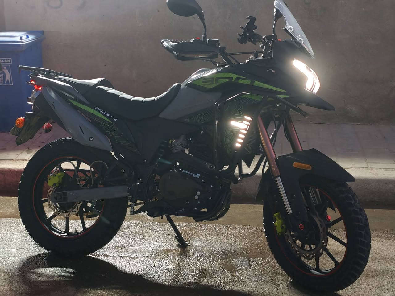سلام عليكم ادفنجر 300 cc دراجه خير من الله بعدهة علئ وضع الوكاله موديل 2025 نازله ب 2026 ماشيه 11 الف  السعر 3100 وبيهة مجال شي قليل  مكاني بغداد مدينة الصدر للاستفسار ***********
