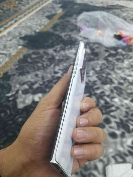 نوت 20الترا ذاكره 256أمريكي الأصلي تك شريحه جهاز كلش مرتب بشحن ميصرف  ما عدا طخه لي كدامكم كو توصيل 
 لاستفسار ***********
