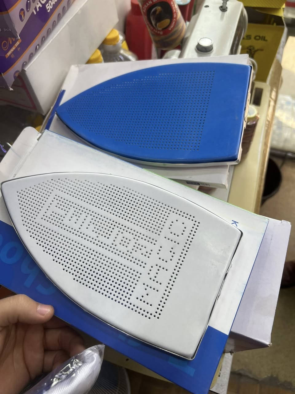 سلام عليكم
يتوفر جميع انوع نايلون 
قاط ،دشداشه، بطانيه نوع قياسات ،زوليه انوع قياسات ،تعاليك بلاستك حديد،تيب ،معطرات ،مركز ، ادوت نورفا ،
سعر جمله مفرد 
يوجد توصيل جميع محافظات 
تصال رقم ***********📞وتساب
