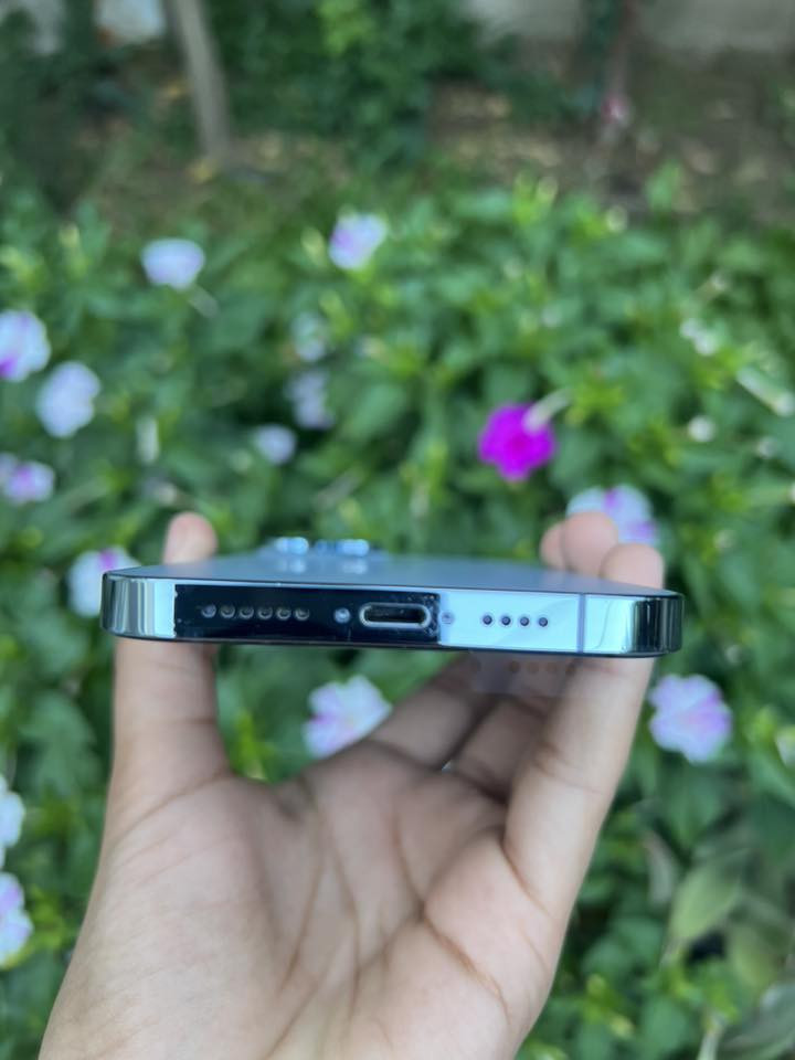 iPhone 13 Pro Max

🔹 اللون: أزرق سييرا (Sierra Blue)
🔹 السعة: 256GB
🔹 صحة البطارية: 97%
🔹 نظام التشغيل: iOS 26.5
🔹 الجهاز نظيف جداً والاستعمال خفيف
🔹 الكاميرات الثلاث شغالة بكفاءة عالية
🔹 Face ID شغال 100%
🔹 الشاشة والهيكل بحالة ممتازة
🔹 المساحة المتوفرة: 173.1GB

✅ أداء قوي جداً للألعاب والتصوير
✅ بطارية ممتازة وتكمل يوم كامل بسهولة
✅ بدون مشاكل تقني ونطيك ضمان اسبوعين جهاز شرط وين متريد افحص 
السعر 🤍 700 قفل 🤍
المكان موصل الايمن 
تواصل عل رقم ***********
