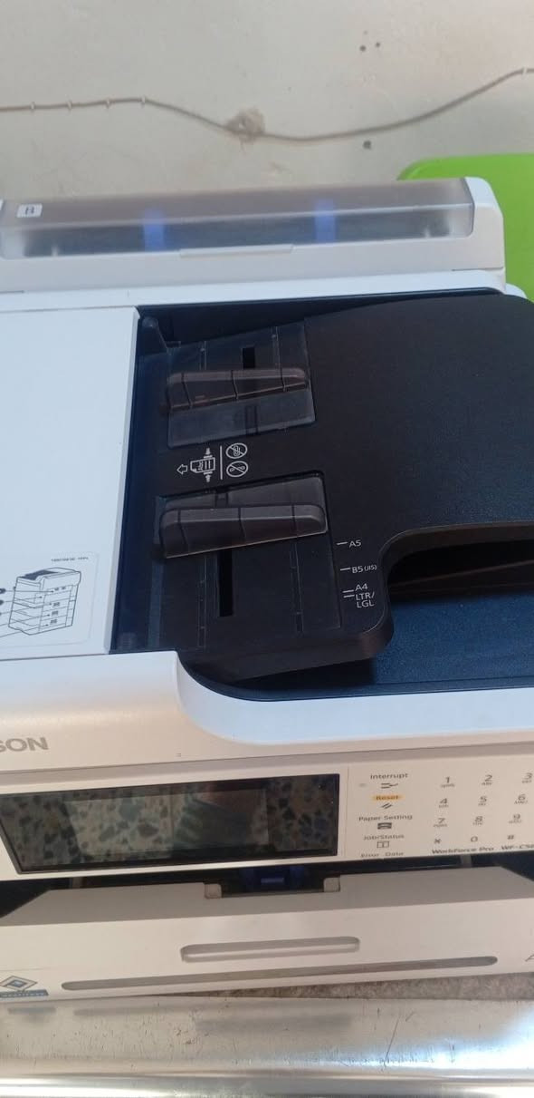 الغنيه عن التعريف 
ابسون WF -C5890
طابعه مكتبيه احترافيه 
تدعم الطباعه وجهين 
20 نسخه بدقيقه وجهين
ملون واسود وابيض
تطبع من الموبايل و الحاسبه
مكان فلاش 
شاشه لمس 
بيه فيدر مال ملازم يتحمل 50 ورقه 
سكنر 
ثنين حامل ورق 
حبره متوفر وموجود (سائل)
الطابعه نضيفه وعلى الفحص 
مكاني النجف 
السعر 550


**إذا كنت صاحب هذا الإعلان وتريد حذفه لأي سبب، رجاءا أرسل رسالة إلى الدعم الفني**