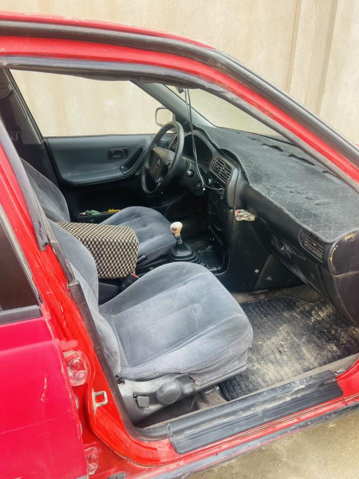 نيسان صني
موديل 1992 
اللون احمر غير محدد 
كير ومحرك شرط (مال كصه ) 
طخم امامي وخلفي جديد 
بدون دواخل 
دوشمه جديده 
رقم نينوى ألماني 
سنويه لي 2028
كوبون بانزين بيها 
لايوجد عليها اي غرامات 
شرط التحويل 
السعر 30$ وبيها مجال قليل 
للتواصل ***********
              ***********
