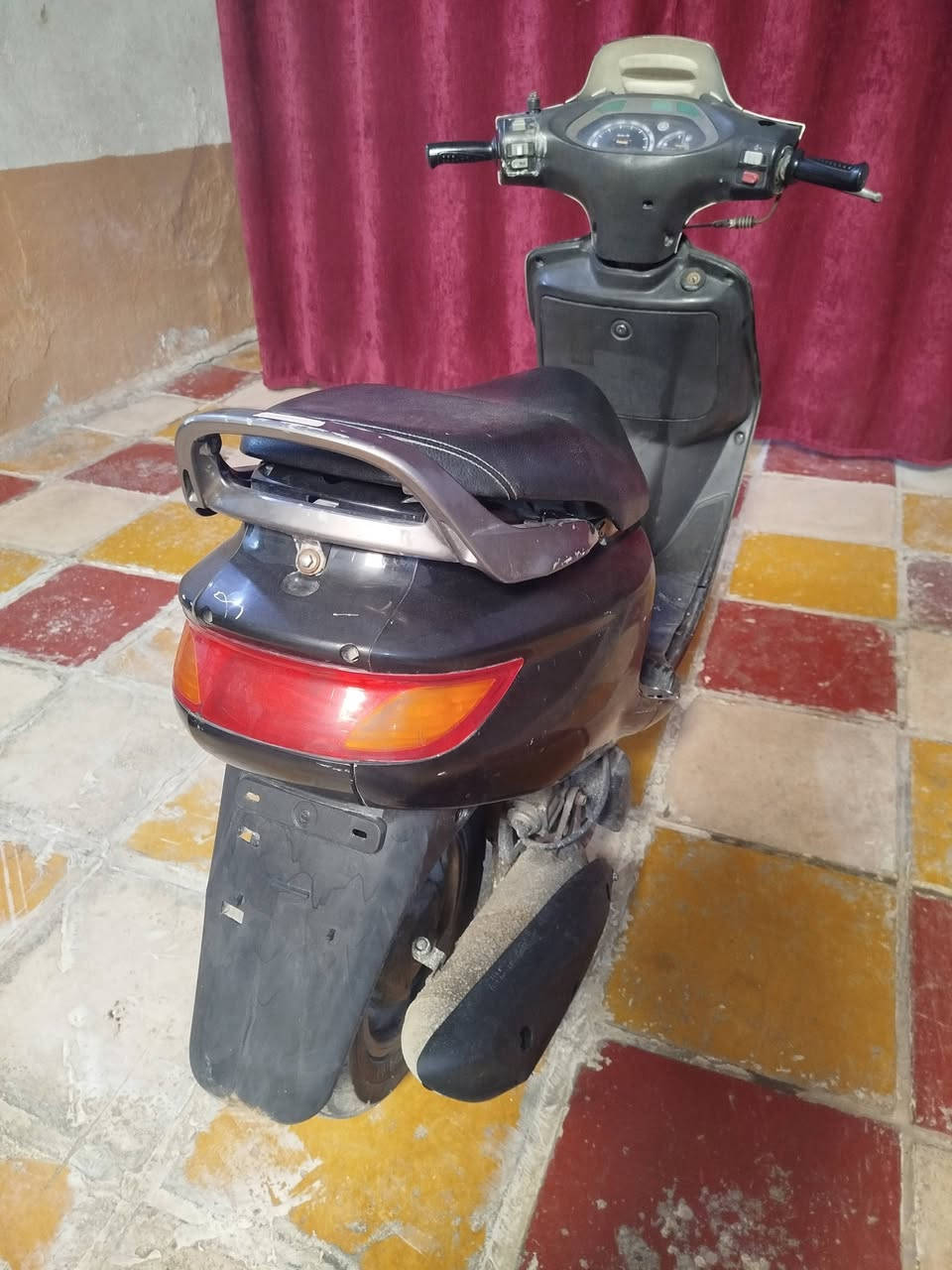 فراشه فحل حاويه علفحص كلشي شغال رايده 575 وبيه مجال قليل مكاني نجف يم دهين ابو علي وهذا رقمي ***********
