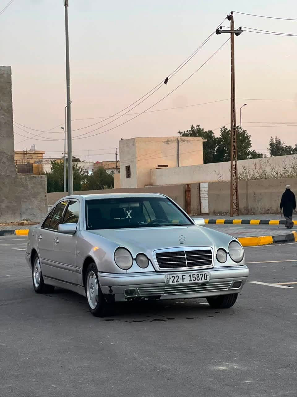 سلام عليكم مارسيدس ام عيون
موديل 1998محرك(V)بلادي خير من الله 
تبريد ثلج سياره جاهزه السعر 90للأستفسار
موبايل 📲 ***********
