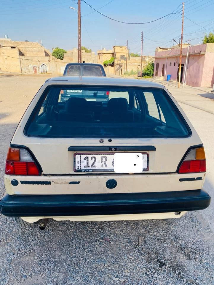 (مكلف بل نشر)السلام عليكم سياره كولف لل بيع  سعر 22سياره نضيفه كامله كلشي ما يحتاجلها كاربون بانزين سنويه جديده راعيها موجود  موديل 1987حل نضيفه محرك زين داخلها مثل ما موضح بل صوره المكان الموصل  ***********!/***********
