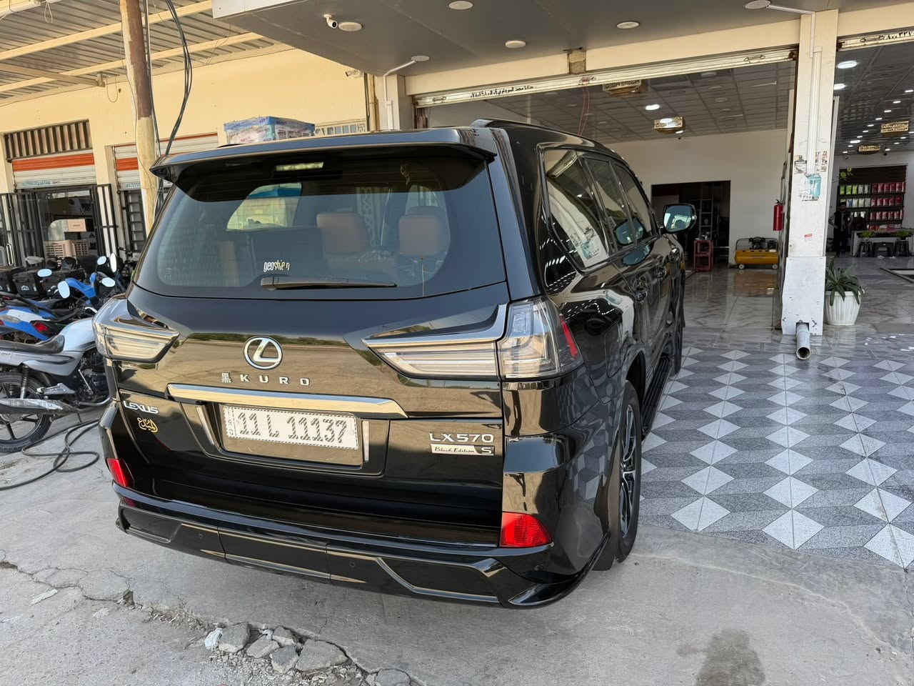 لكزس كور سوبر سبورت5700
المواصفات :
الموديل 2021

 العداد46 km حقيقي  
 المحرك: 8 سلندر / 5700 CC
 
 المواصفات:
• جكات هيدروليك متطورة
• بصمة تشغيل + بصمات أبواب
• تشغيل عن بعد
• 5 كامرات + رادارات أمامية / خلفية / جانبية
• كشنات جلد أصلي كهربائية (ذاكرة ميموري + تبريد + تدفئة)
• شاشات خلفية للركاب
• ثلاجة وسطية
• صندوق  كهرباء خلفي
• فور ويل (دفع رباعي)
• سلايت (فتحة سقف)
• لايتات زينون أسود + يَدات نيكل 
•ثلاث شاشات اصلية بلاد مع الموس الأصلي 
• نظام حساسات أمامية وخلفية
• باقي مواصفات S المعروفة 
•مكفولة كفالة عامة كير، مكينة، كهربائيات، وحدادية كلهن بشرط 
رقم بغداد مميز وهزه وسنوية جديد
• رقم صاحب سياره ***********

