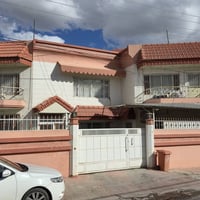 طابق ثاني • ٣٠٠م • شارع القدس