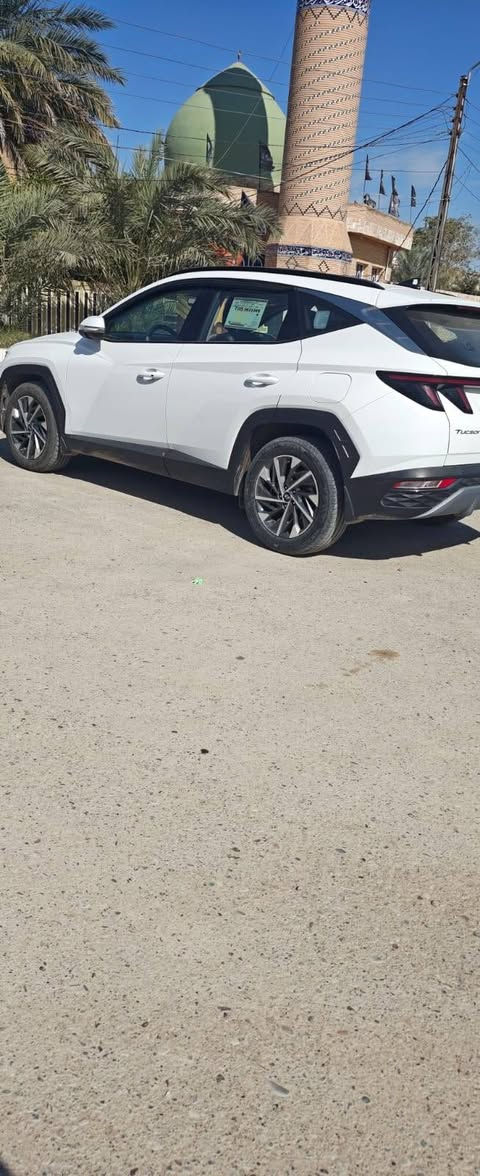 السلام عليكم
توسان موديل ٢٣ للبيع خليجي رقم بغداد باسمي مكفولة ماشية ٢٩ الف كيلو بصمة حساسات امامية خلفية كامرا وشاشة متصلة بردات خلفية تشغيل عن بعد كراسي كهرباء السايق والراكب مري شفط داخل كريمي مدوشمة جلد ارضية وكراسي مكان السيارة ديالى المقدادية 
السعرر ٢١٤ وبيهة مجال 
***********
