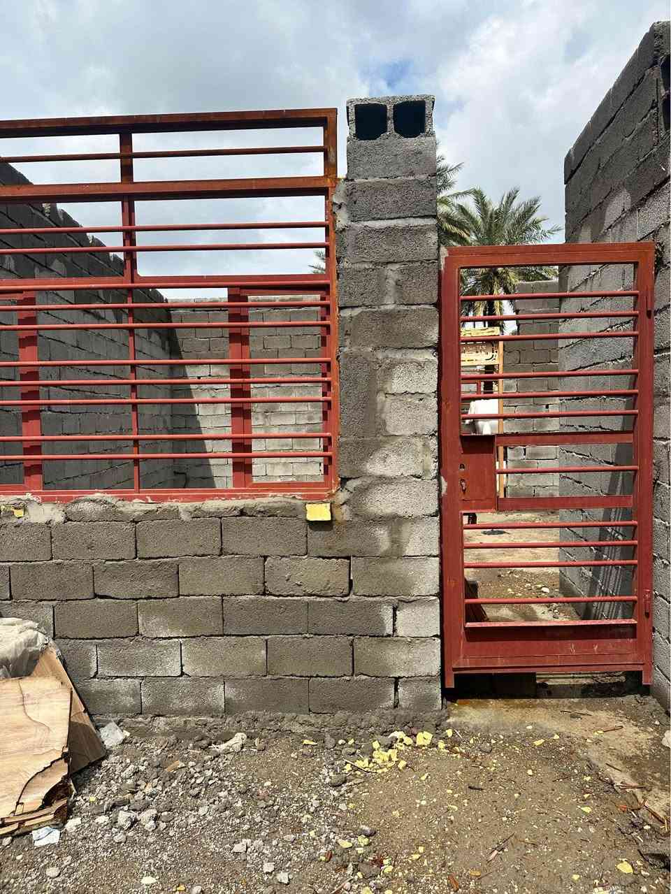 بيت هيكل عنوان بغداد شهداءالبياع قرب سوق رضا خدمات ماءكهرباء مجاري كلشي يمك  البيع انقد وقسط مساحه 232متر واجه8 ونزال 30 صاله 4x6مطبخ 5x5 وغرفتين نوم 5x5حمام 2x2وكراج مع حديقه اي ستفسار تصال ‭ ‭٠٧٨٢ ٨٧٧ ٨٧٣٨‬ بغداد, العراق
