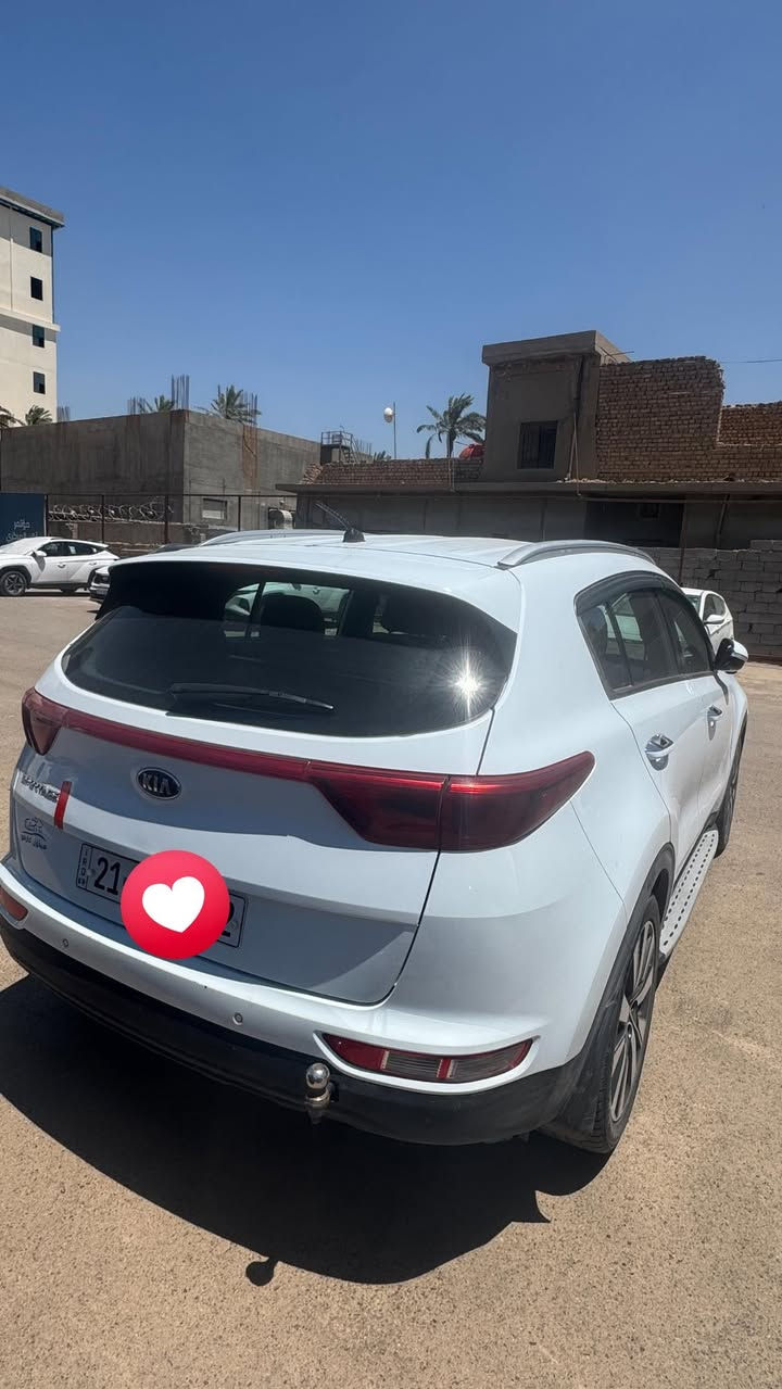 سبورتج 2018 خليجي للبيع
محرك 2000
ماشية 120الف
رقم سليمانية السنوية ب اسمي 
السيارة ستعمال شخصي زيرو و ع ايدي
نضيفة و مدوشمة كامل مبيها اي صرفيات من كل النواحي جاهزة
فقط جامغ خلف السايق بي اصبعين طخه خفيفه
السعر 173 و بي مجال بسيط
*********** تواصل واتساب
